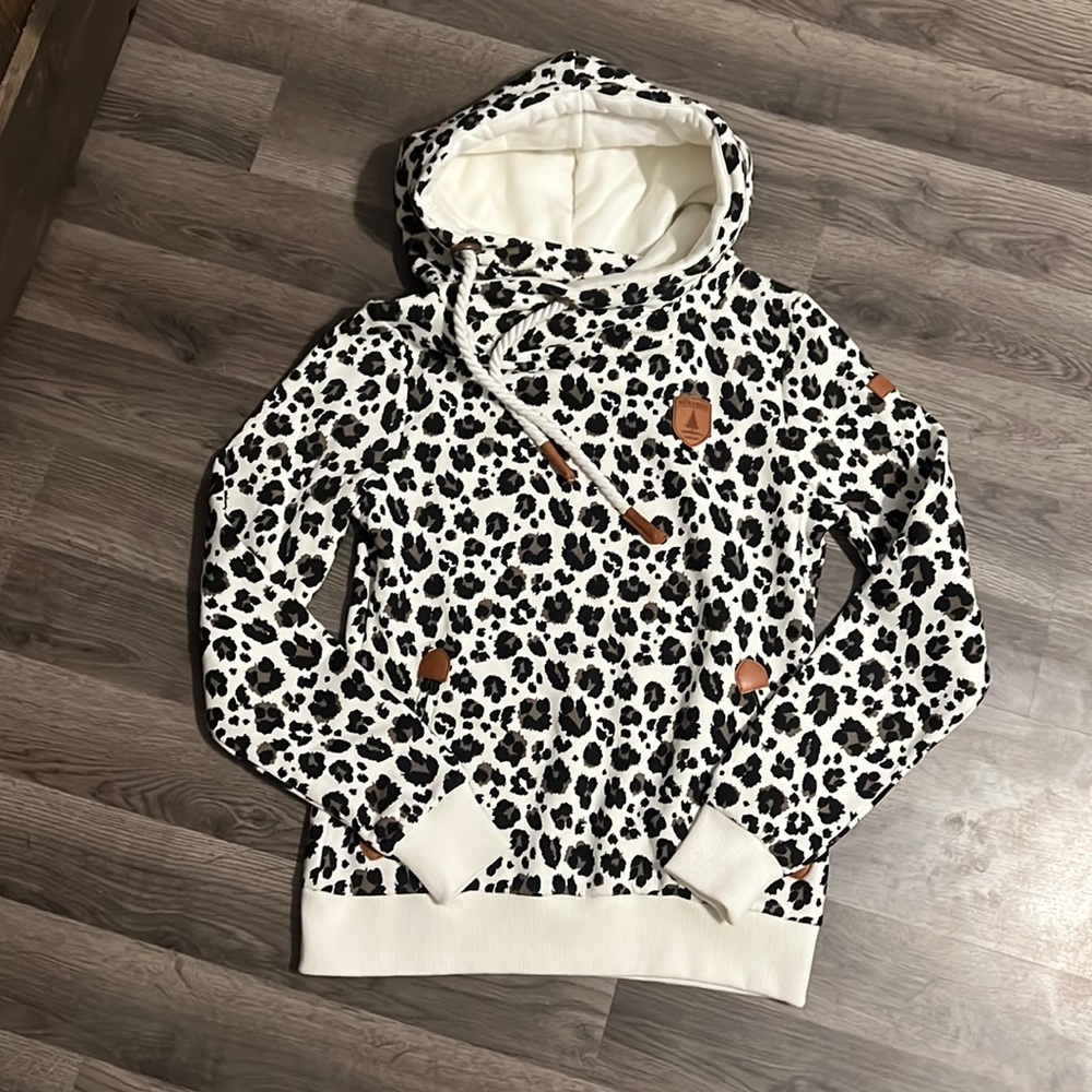 Wanakome hoodie. New worn. New without tags